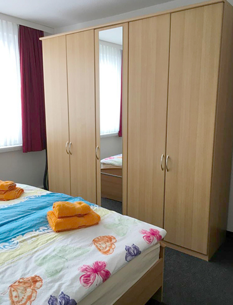 Schlafzimmer in der Gästewohnung der AWG Frankenberg, Richard-Wagner-Straße 16