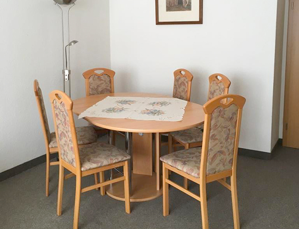Wohnzimmer in der Gästewohnung der AWG Frankenberg, Richard-Wagner-Straße 16